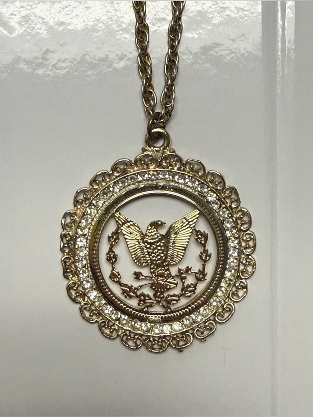 Vintage 1976 Bicentennial Eagle Gold Tone Rhinestone Medallion Pendant Necklace